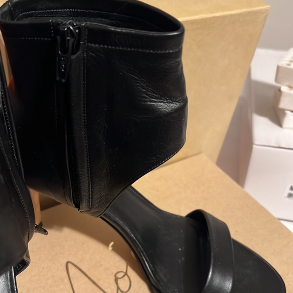 Vince leather heel with ankle zipper Made in Italy size 7 - Picture 5 of 8